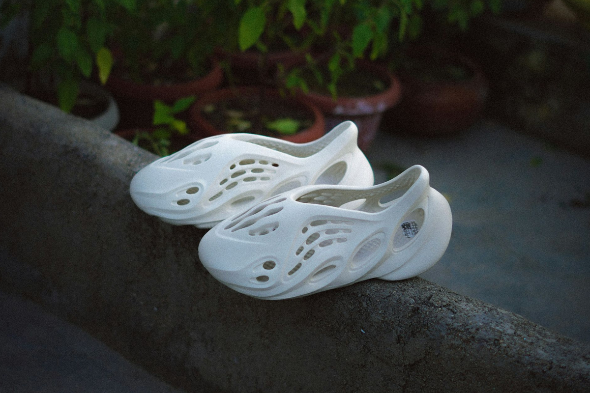 yeezy foam rnnr thumbnail